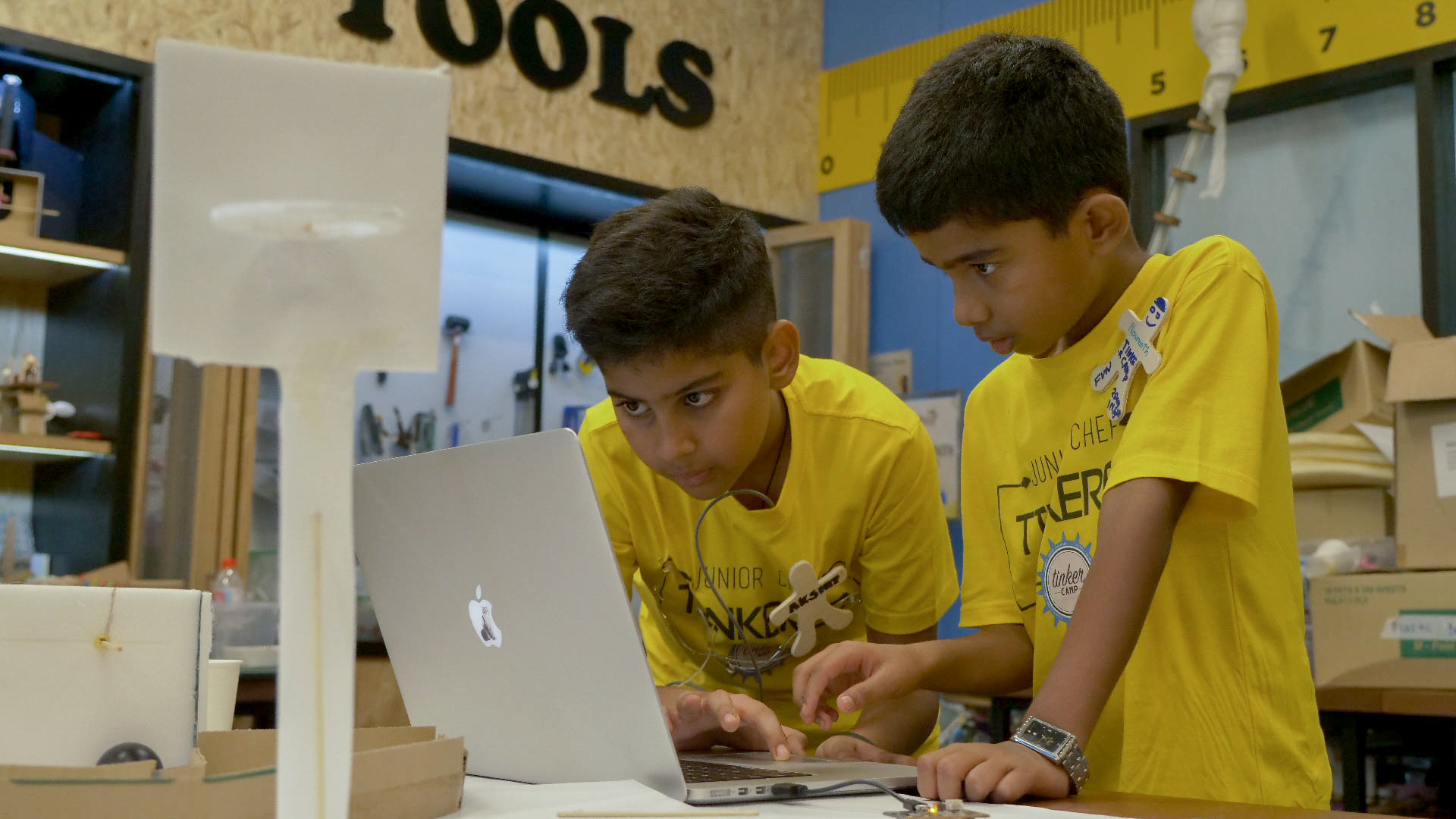 P1022090-2 P1022090-2